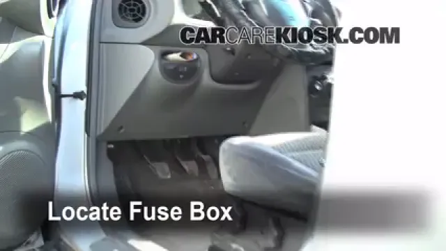 2001 Hyundai Santa Fe GL 2.4L 4 Cyl. Fuse (Interior) Replace